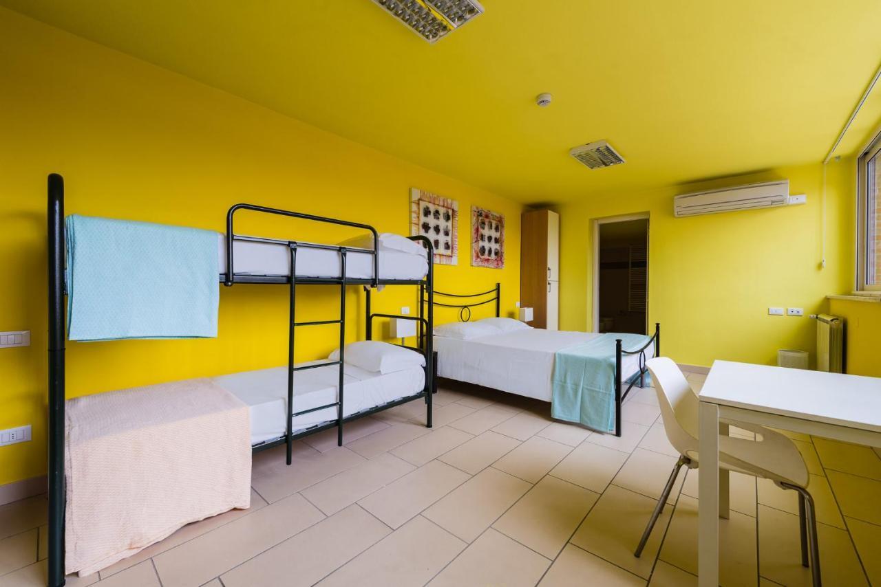 Eliopoli Beach Hostel & Restaurant 蒂勒尼亚 外观 照片