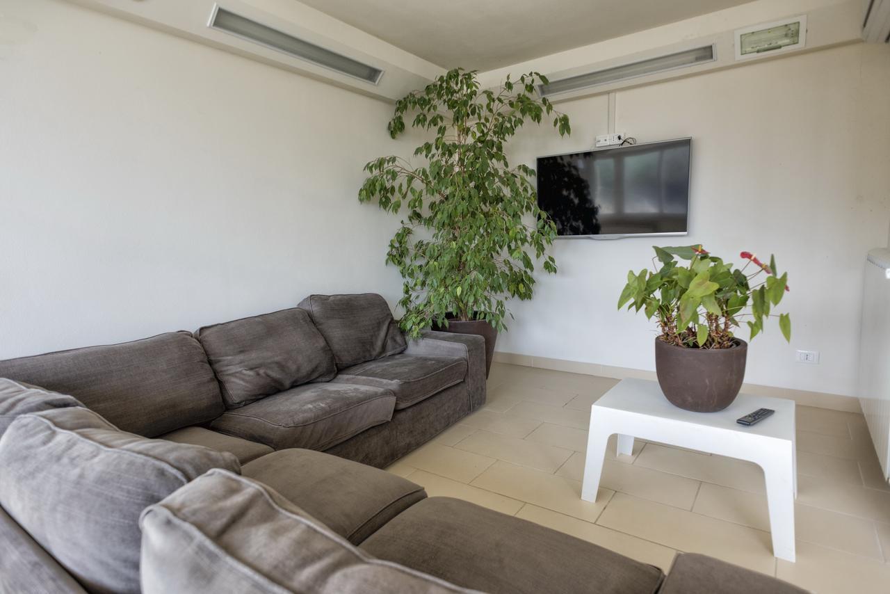 Eliopoli Beach Hostel & Restaurant 蒂勒尼亚 外观 照片