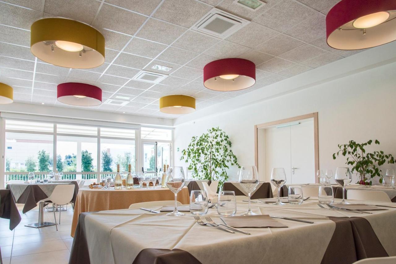 Eliopoli Beach Hostel & Restaurant 蒂勒尼亚 外观 照片